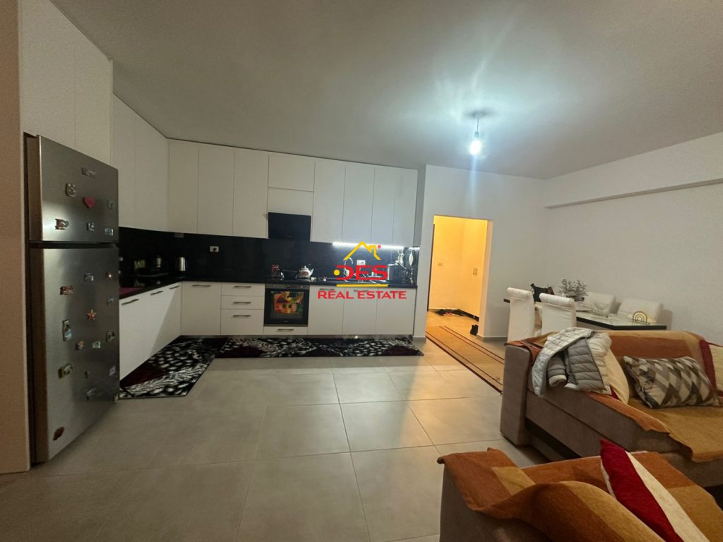 Bild 1 – Zum Verkauf steht eine Wohnung 2+1+2 in Saranda