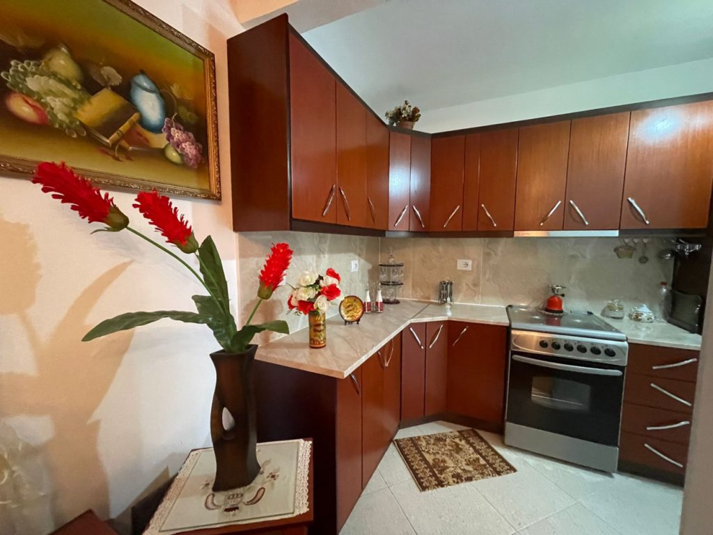 Bild 10 – ZU VERKAUFEN PRIVATES HAUS 3+2+1 IN KONISPOL + 3400 M2 OLIVENLAND (60 ANGEpflanzte OLIVENWURZELN)