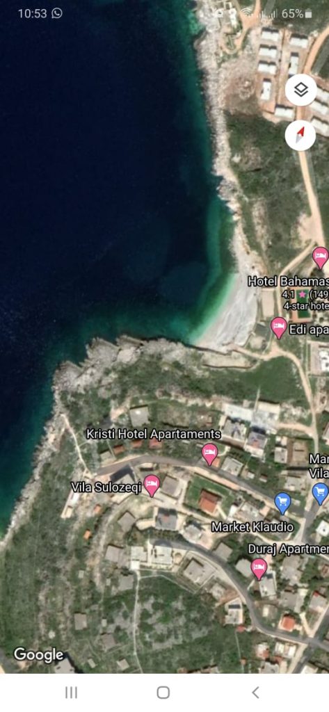 Bild 2 – Das 630 m² große Grundstück in Berdenesh in Sarande steht zum Verkauf