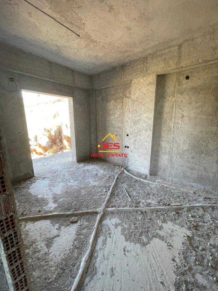 Bild 10 – Zum Verkauf steht eine dreistöckige Villa in Saranda
