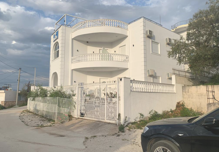 Villa zum Verkauf in Ksamil
