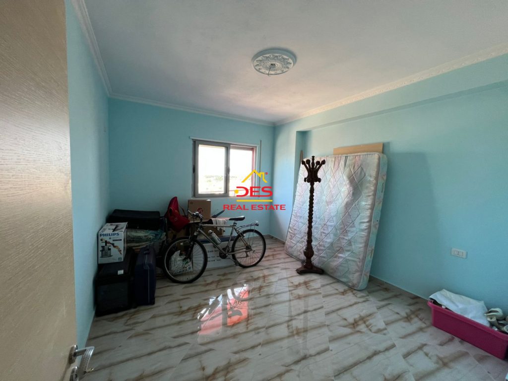 Bild 6 – ZUM VERKAUF: 2+1 WOHNUNG IN DER NÄHE DES HAFENS, VLORA. MEERBLICK