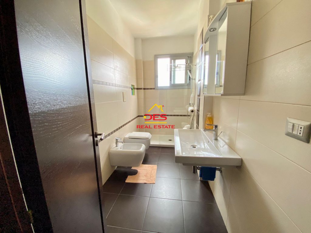 Bild 3 – Zum Verkauf steht eine 2+1 Wohnung am Lungomare, Vlora (Zweite Reihe).