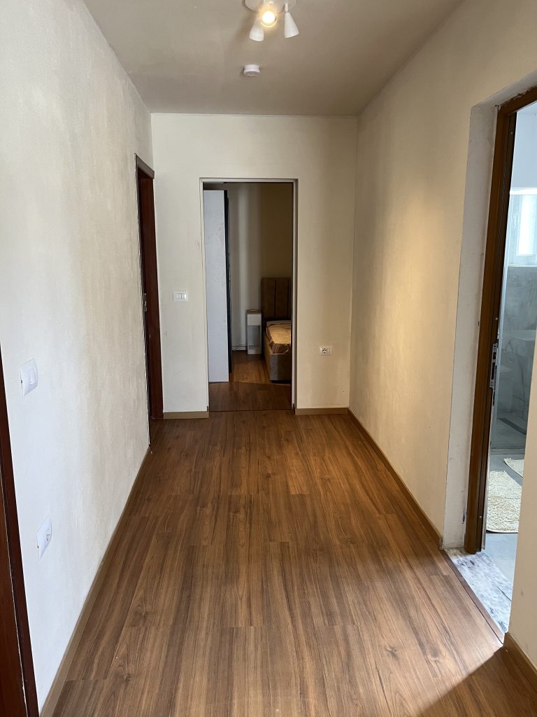 Bild 15 – Möbliertes Haus in Saranda-Metoq – große Veranda, 3 Stellplätze, Homeoffice & 24/7-Alarmüberwachung