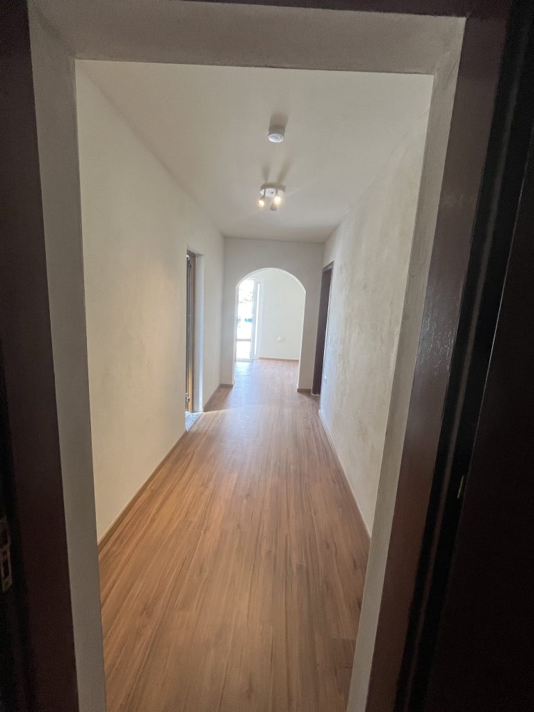 Bild 11 – Möbliertes Haus in Saranda-Metoq – große Veranda, 3 Stellplätze, Homeoffice & 24/7-Alarmüberwachung