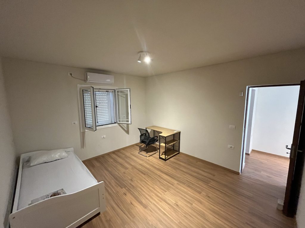 Bild 16 – Möbliertes Haus in Saranda-Metoq – große Veranda, 3 Stellplätze, Homeoffice & 24/7-Alarmüberwachung