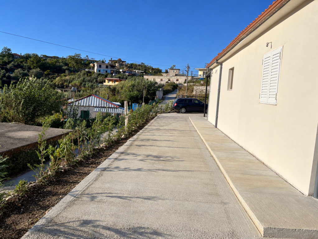 Bild 18 – Möbliertes Haus in Saranda-Metoq – große Veranda, 3 Stellplätze, Homeoffice & 24/7-Alarmüberwachung