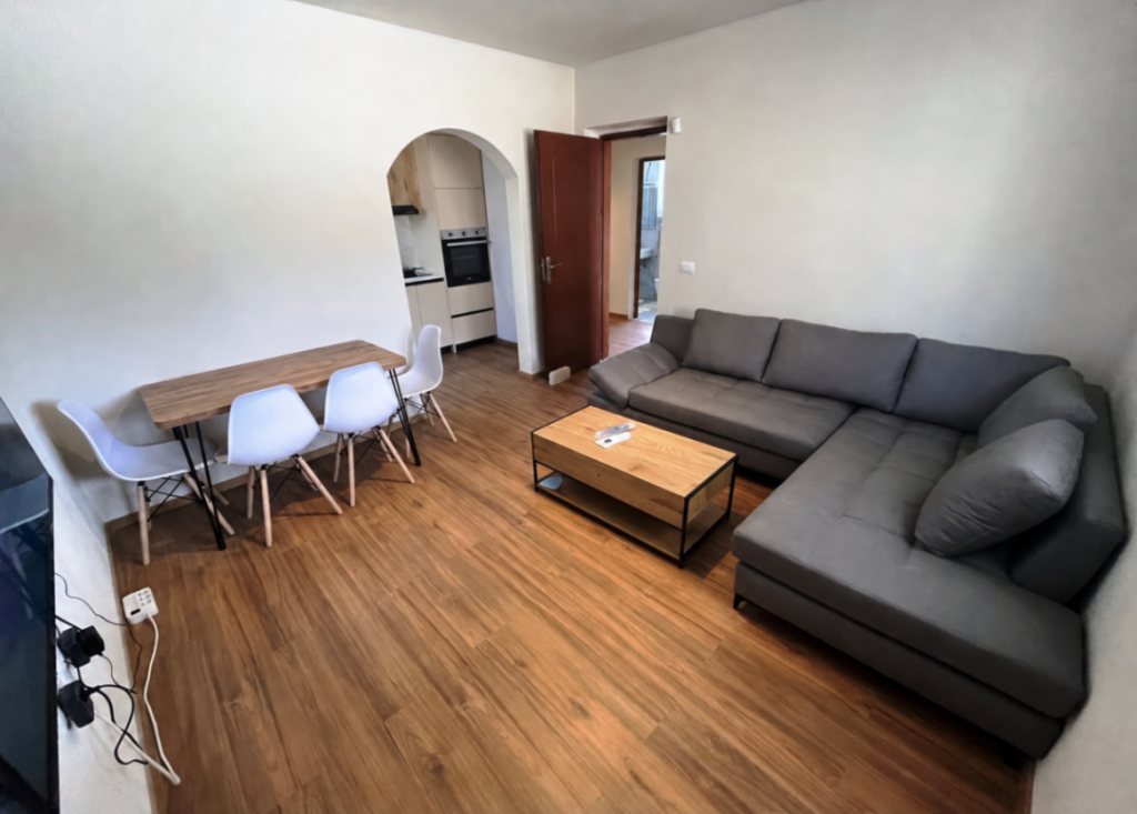 Bild 8 – Möbliertes Haus in Saranda-Metoq – große Veranda, 3 Stellplätze, Homeoffice & 24/7-Alarmüberwachung
